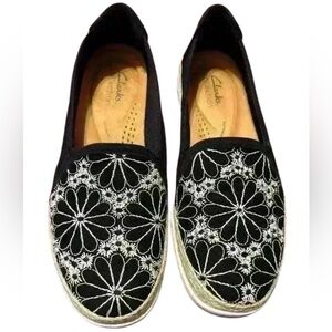 Clark’s  ultimate comfort collection size 7